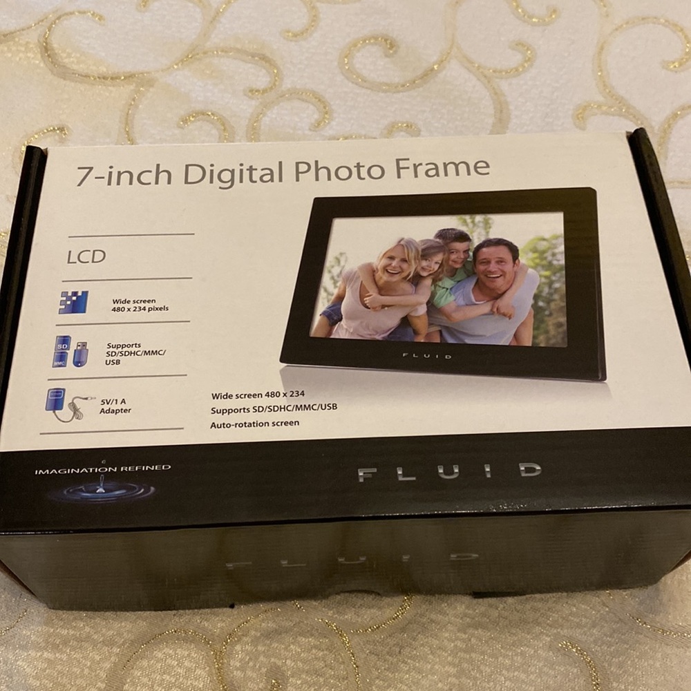 FLUID 7-inch Digital Picture Frame - Picture 2 of 12